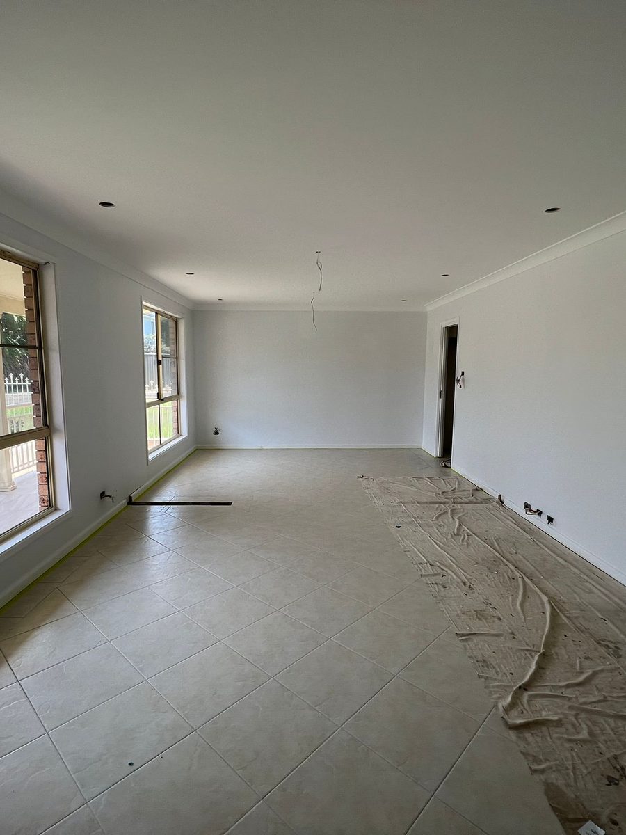 Room with the walls and ceiling set and finished above a tiled floor